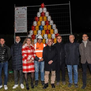 Allestito l’Albero della Sicurezza davanti alla Cogne Acciai Speciali