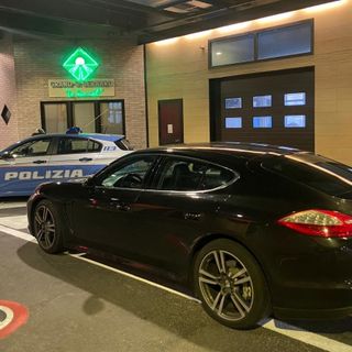Fermato al traforo del G.S. Bernardo su una Porsche Panamera rubata