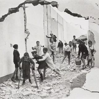 Siviglia, Spagna, 1933 - Henri Cartier-Bresson (1908-2004)