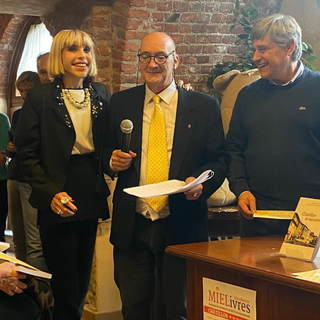 La consegna della pergamena a Marina Rota