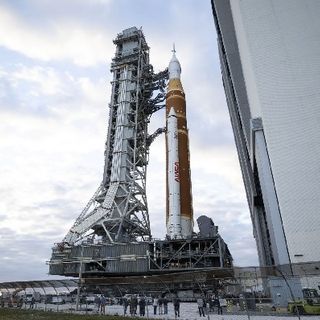 Il razzo Artemis II della NASA sulla rampa di lancio del Kennedy Space Center- Photo: NASA