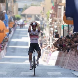 Filippo Agostinacchio all'arrivo (photo credit Giro Next Gen)