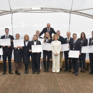Da sn Nicola Abbrescia, Sylvie Borghi, Sharon Belley, Marco Laino, Chiara Motta, Patrizia Politi, Maria Pisacane, Christian Dalbard, Lucia Ielasi, Lisa Ceretto, Alberto Fenocchio, Enrico Basso, Davide Piumatti, Chiara Peduto, Elena Lazier, Lia Cianflone, Egon Marchetto e in piedi dietro il presidente Alberto Levi