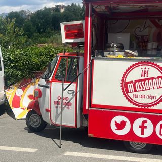 Aosta, urto tra un bus e l'Ape dei panini 'M'assaggio'