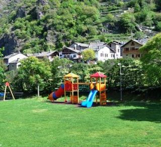 Arnad: 'inquinanti pericolosi', sequestrata area giochi per bimbi