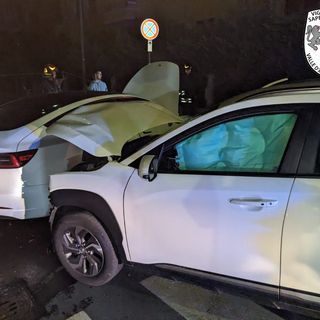 Scontro tra auto 'green', intervengono i pompieri per scongiurare dispersioni tossiche