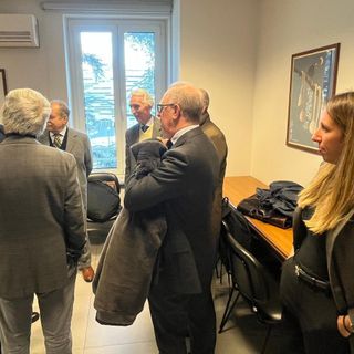 Avvocati delle parti in causa poco prima dell'udienza