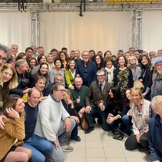 Giovanni Sisto, al centro, circondato dai legali del Foro di Aosta