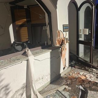 La 'banda dell'esplosivo' fa saltare il bancomat della Bccv a Gressan