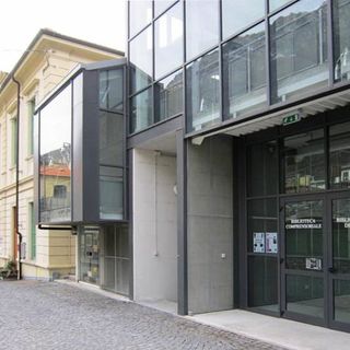 L'ingresso della biblioteca di Donnas