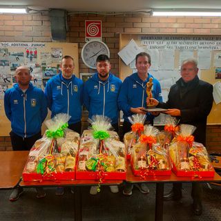 Nella foto da dx Elio e Paolo Contoz, figli di Ilario cui è dedicato il Trofeo