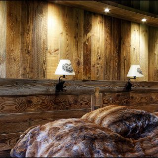 Le Bois en Vallée d’Aoste: L’eccellenza dei rivestimenti in legno, boiseries e porte personalizzate