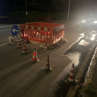 Aosta, buca nell'asfalto in corso St-Martin de Corléans