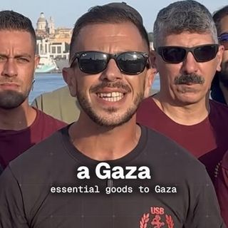 Alcuni camalli di Genova pronti alla partenza (profilo FB)