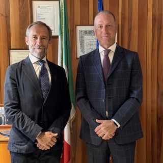 Da sn il questore di Aosta, Gian Maria Sertorio e il Primo Dirigente vicario, Augusto Canini