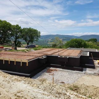 Se costruisco sul terreno del vicino... ne divento proprietario?