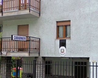 Morgex, noto dirigente sportivo sorpreso sul tetto di casa del fidanzato di un'atleta 20enne