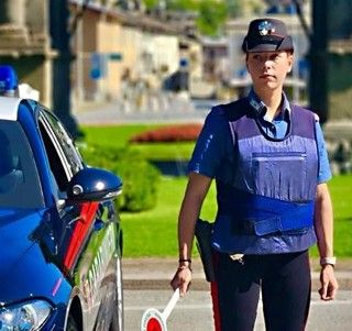 Monica Catalano prima donna in Valle autista di una 'Gazzella' dei carabinieri