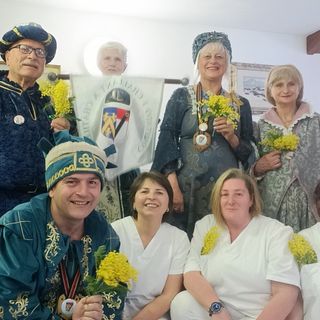 Tra solidarietà e 8 Marzo, 'i Challant a Chatillon' portano mimose e sorrisi agli anziani