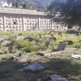 Un angolo del cimitero di Aosta (foto di Massimo Acerbi Predasso)