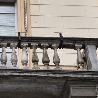 L'elemento si è staccato da questa ringhiera