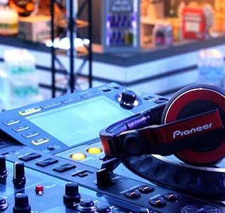 'Noi il 29 giugno andiamo al mare...'; venti dj valdostani storici disertano 'Quelli che...la Disco'