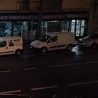 Corso Ivrea illuminato la sera solo da qualche vetrina