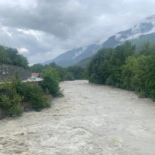 La Dora Baltea in media Valle nel primo pomeriggio di oggi (cliccare sull'immagine per avviare la mini gallery)