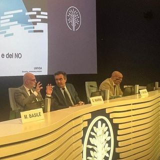 Al centro Giuseppe Marra ed Enrico Grosso al tavolo del dibattito