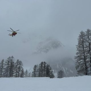 Sciatore travolto da valanga al Colle del Gigante