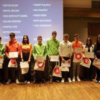 Sfilata di campioni e campioncini sul palco della festa del Ciclismo 2023