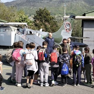 Un'istruttiva visita all'aeroporto di Aosta con Fleurs De Vie