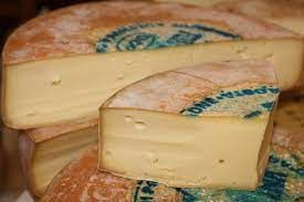 Classica, d'alpeggio e a stagionatura lunga; la Fontina si fa in 'tre'