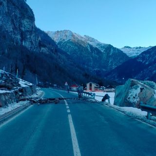 Crollo nella notte a Issime, chiusa la regionale 44 per Gressoney
