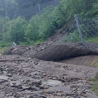 Frane, finestra di passaggio veicoli sulla strada regionale per Cogne