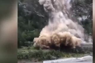 Frana enorme nella Maurienne (Savoie), chiuse A43 e ferrovia verso l'Italia IL VIDEO