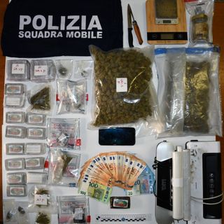 Trovato dalla polizia con quasi quattro chili di hashish e marijuana, valdostano in manette