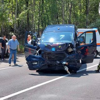 Due feriti nello scontro tra due auto e un furgone a Montjovet