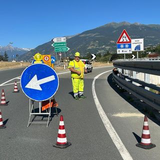 Chiuso il raccordo A5-Statale 27, traffico deviato sulla statale attraverso Aosta