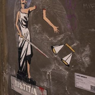 La Giustizia in Italia secondo la street artist Laika