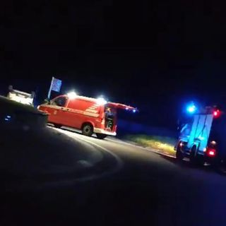 Quart, auto si ribalta alla rotonda di Villefranche