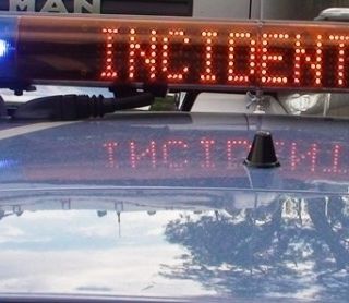 Esce miracolosamente illeso da un rocambolesco 'volo' oltre il guard rail
