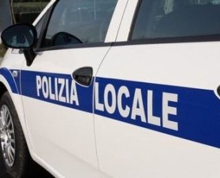Cervinia: rincorre per strada la fidanzata che invoca aiuto; fermato da turisti e poi dalla Polizia locale
