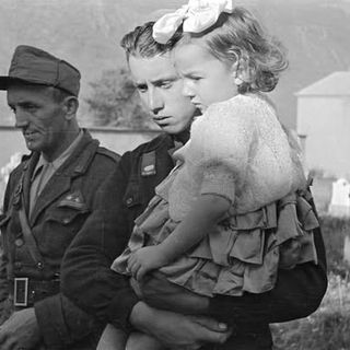 Mario Minuzzo con in braccio la figlia di Lexert