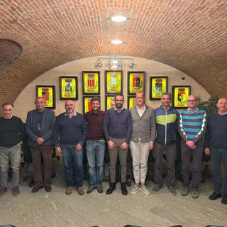 Fabrizio Bertholin (quinto da sn) accanto a Camillo Rosset