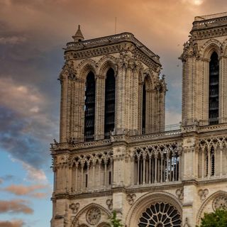Entre pierres et paroles: le récit de Notre-Dame de Paris