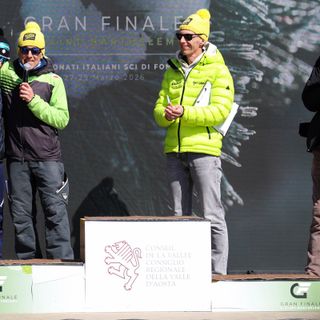 Federico Chicco Pellegrino sul palco, emozionato e circondato dall'affetto di collaboratori, tifosi e amici (photo credit Emma Paillex)