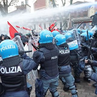 Aosta, dal Consiglio comunale solidarietà a  Forze dell’Ordine e tutela del diritto a manifestare