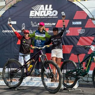 Ciclismo, un podio tutto rossonero all’All Enduro di Sauze d’Oulx