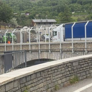 Ponte di Introd, passaggio difficoltoso per un Tir lo scorso 15 maggio